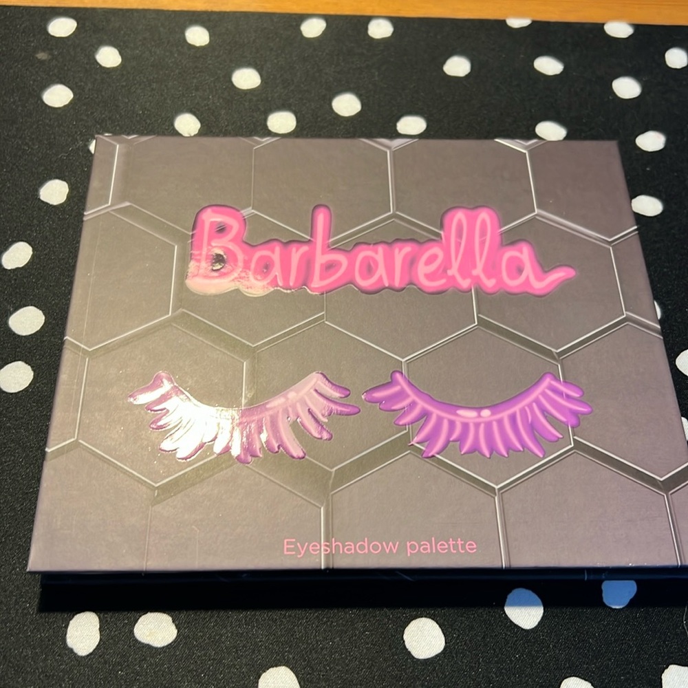 Brand new Beebeauty London Barbarella eye shadow palette